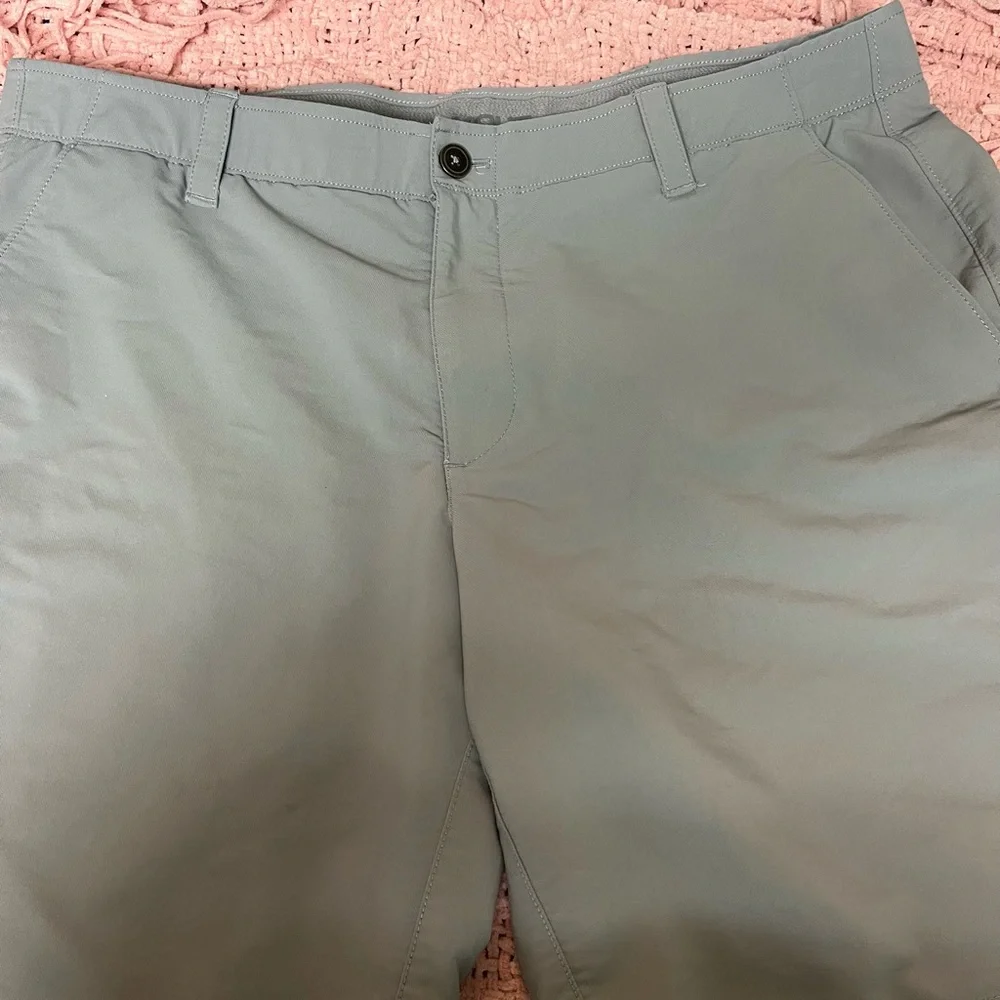 Under Armour Golf Shorts - Picture 1 of 7
